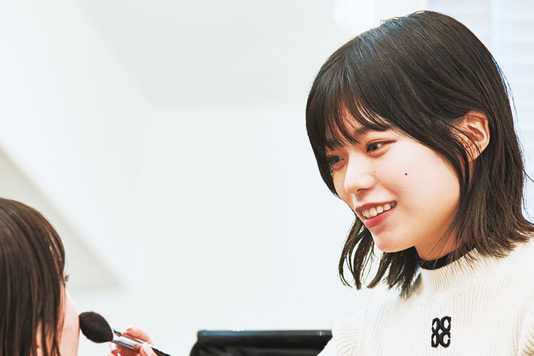 東さん