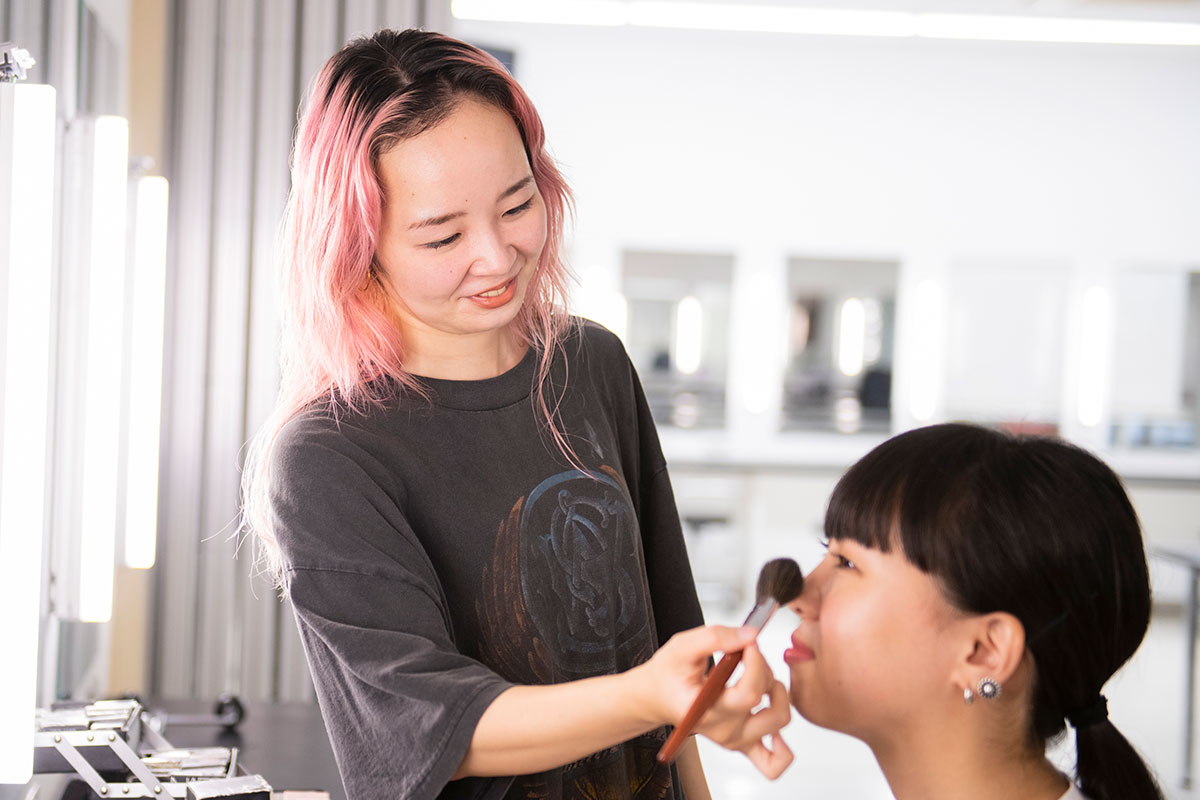 ヘアメイクのお仕事紹介 ヘアメイクアーティストになる ベルエポック美容専門学校 東京 原宿