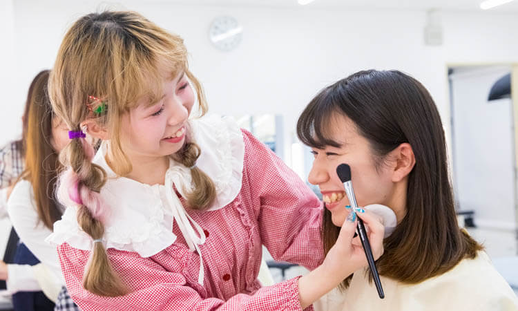 美容×ファッションを広くトータルに学ぶ