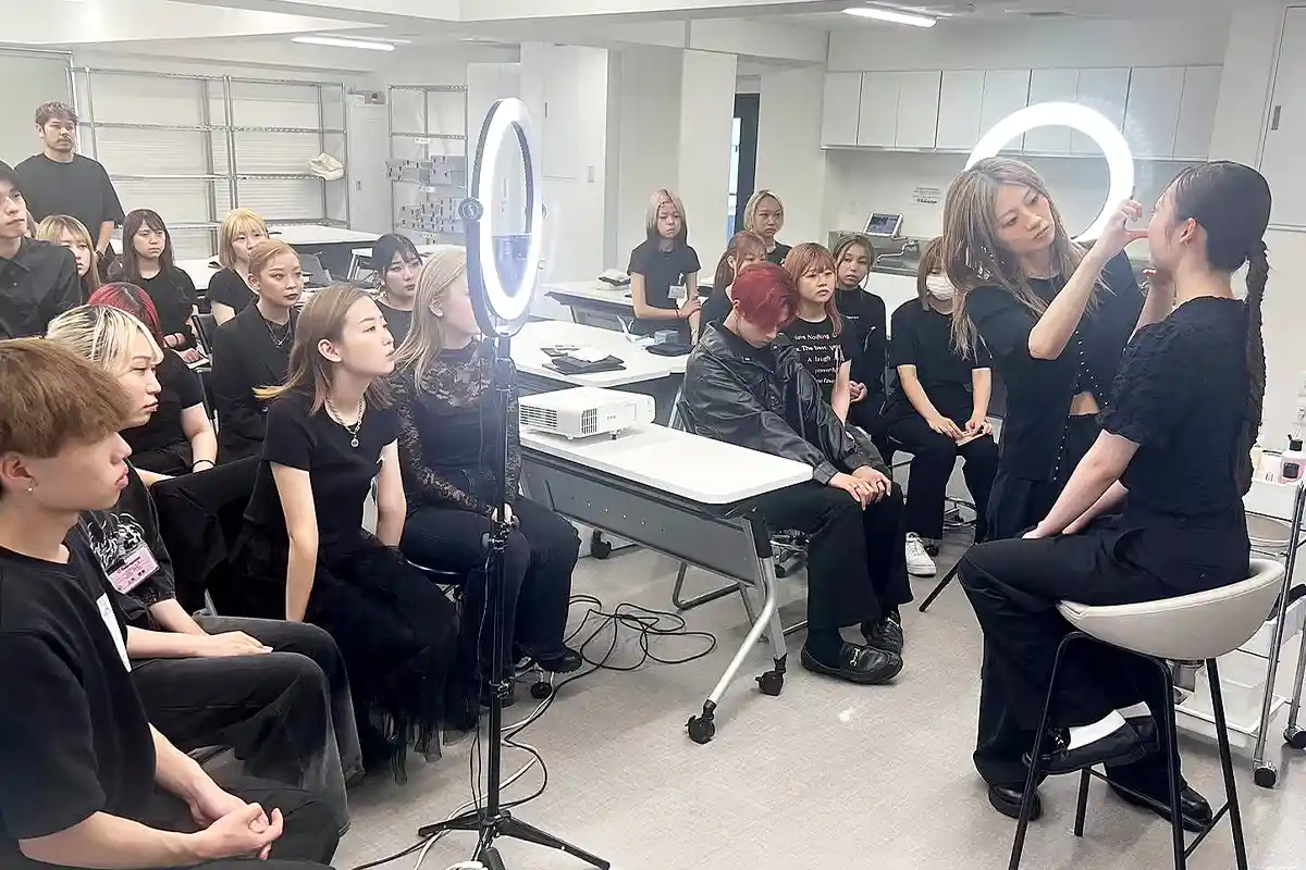 メイクデモ＆最新トレンド授業
