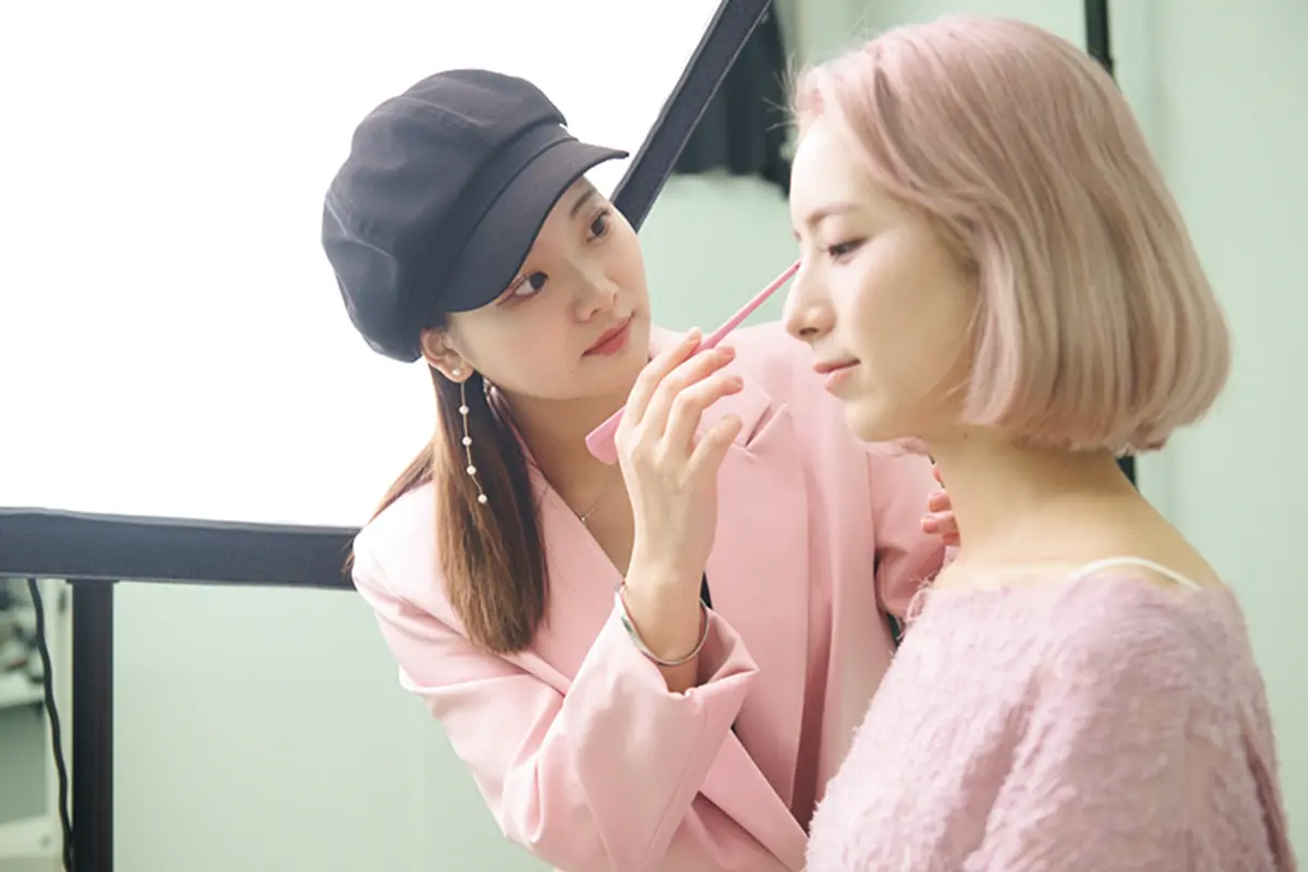 ヘアメイクアップアーティスト